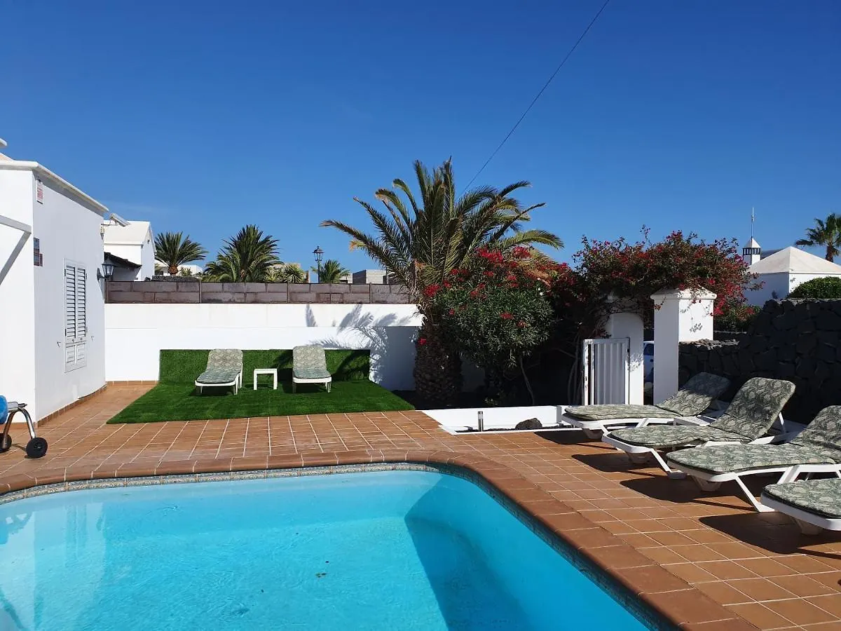 Villa Fun Family Villa-Crazy Golf Course-Heated Pool-Cocktail Bar-Jacuzzi-Games Room-Wifi &Uk Tv Puerto del Carmen