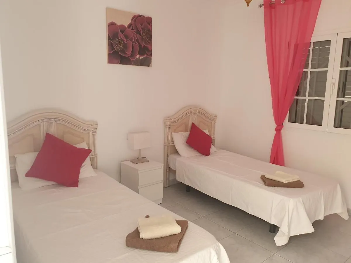 Villa Fun Family Villa-Crazy Golf Course-Heated Pool-Cocktail Bar-Jacuzzi-Games Room-Wifi &Uk Tv Puerto del Carmen