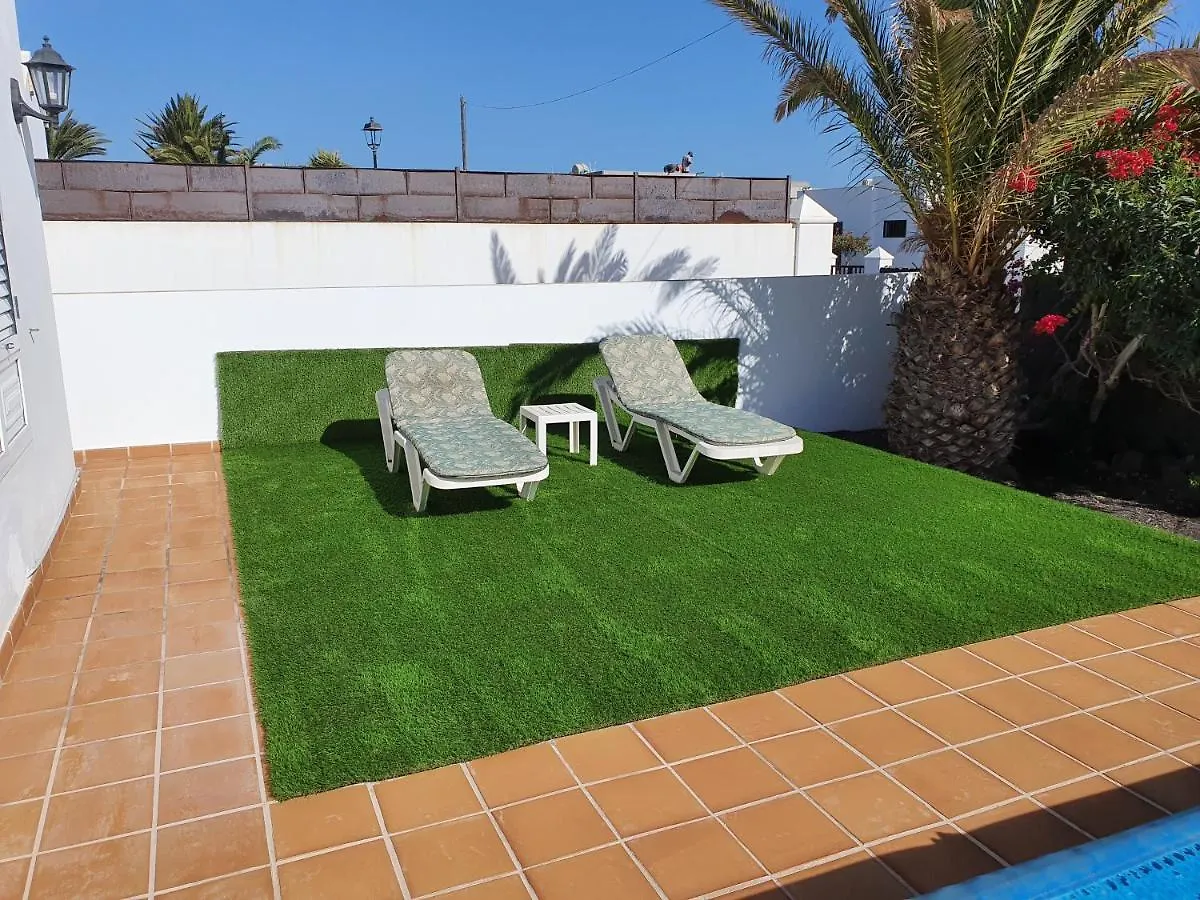 Fun Family Villa-Crazy Golf Course-Heated Pool-Cocktail Bar-Jacuzzi-Games Room-Wifi &Uk Tv Puerto del Carmen  Puerto del Carmen (Lanzarote)